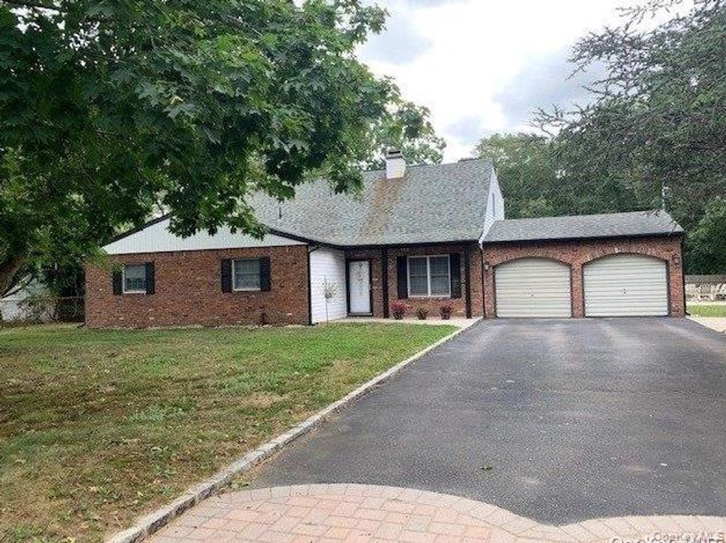 10 Rita Drive, Mount Sinai, NY 11766