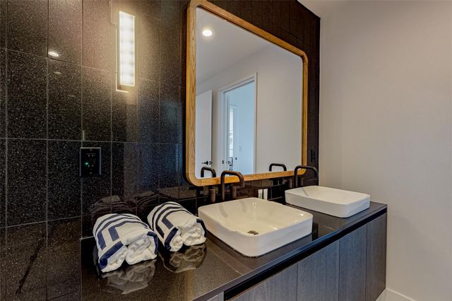 48 East Ave 3005, Austin, TX 78701