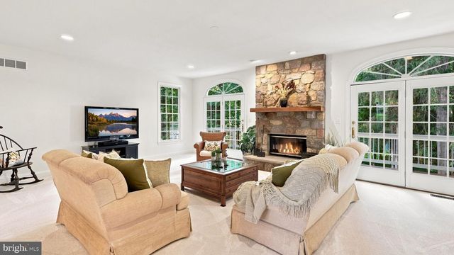 48 WOODSIDE LN, New Hope, PA 18938