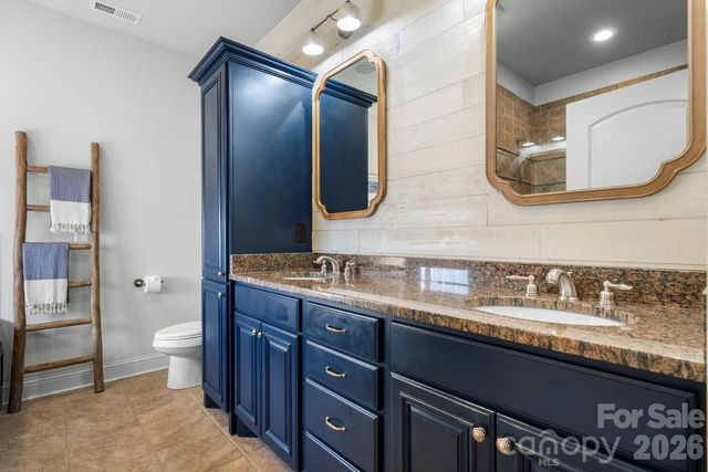 402 Golfview Court SE, Lenoir, NC 28645