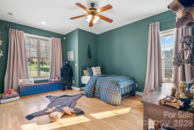 402 Golfview Court SE, Lenoir, NC 28645