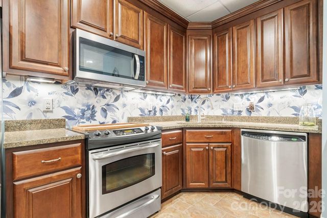 402 Golfview Court SE, Lenoir, NC 28645