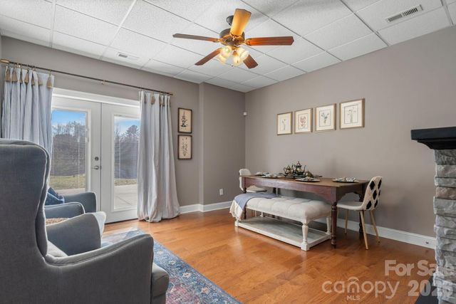 402 Golfview Court SE, Lenoir, NC 28645