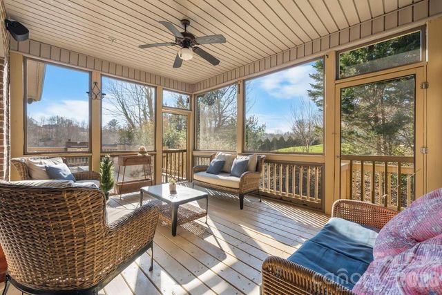 402 Golfview Court SE, Lenoir, NC 28645