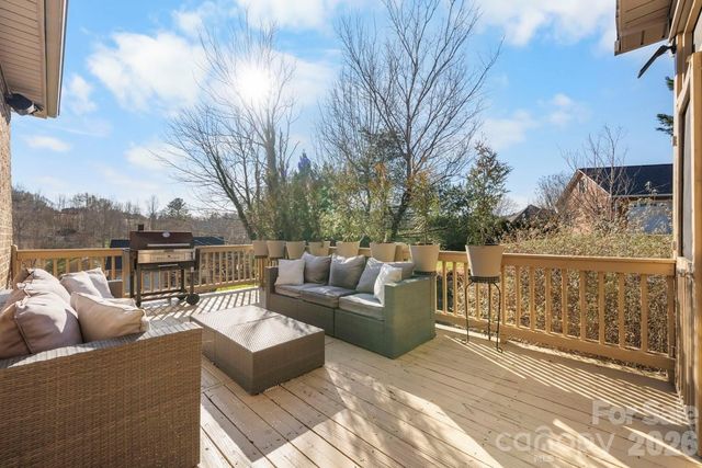 402 Golfview Court SE, Lenoir, NC 28645