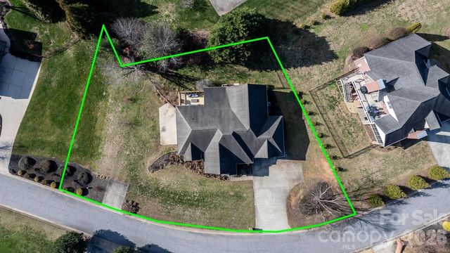 402 Golfview Court SE, Lenoir, NC 28645