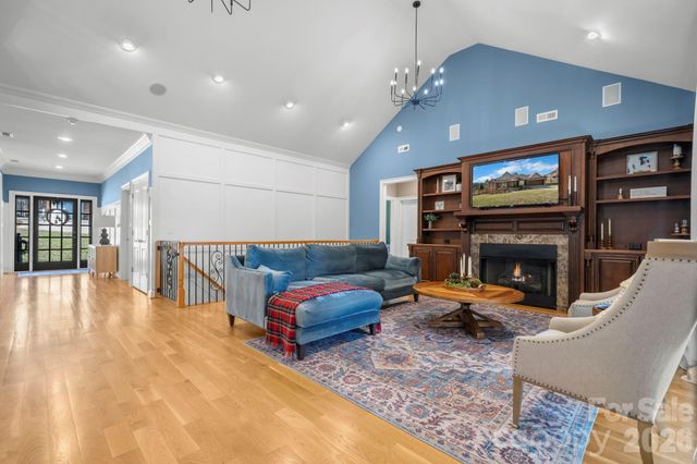 402 Golfview Court SE, Lenoir, NC 28645