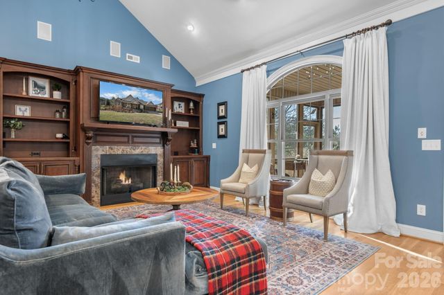 402 Golfview Court SE, Lenoir, NC 28645