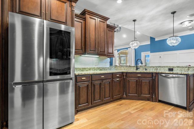 402 Golfview Court SE, Lenoir, NC 28645