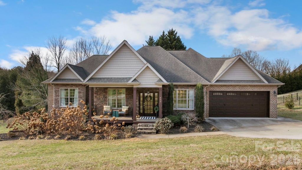 402 Golfview Court SE, Lenoir, NC 28645