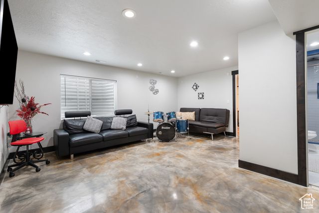 4483 S PARKBURY WAY, Salt Lake City, UT 84129