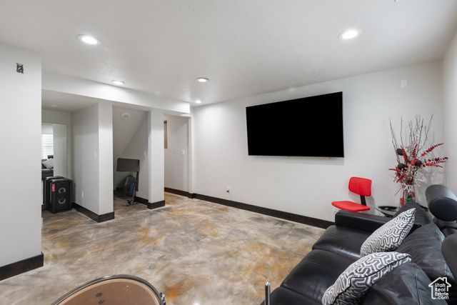 4483 S PARKBURY WAY, Salt Lake City, UT 84129