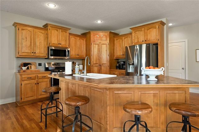 21910 W 57th Terrace, Shawnee, KS 66226