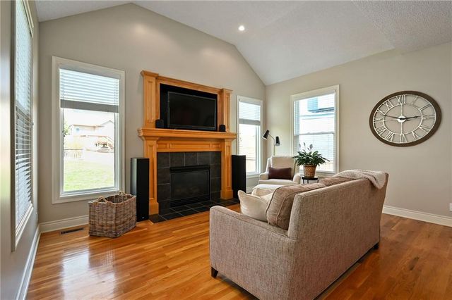 21910 W 57th Terrace, Shawnee, KS 66226