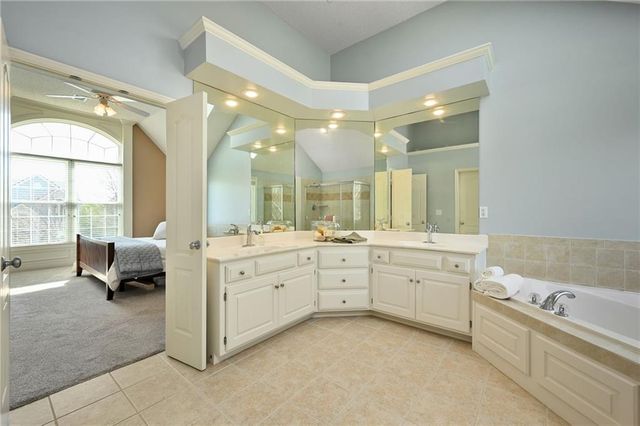 21910 W 57th Terrace, Shawnee, KS 66226