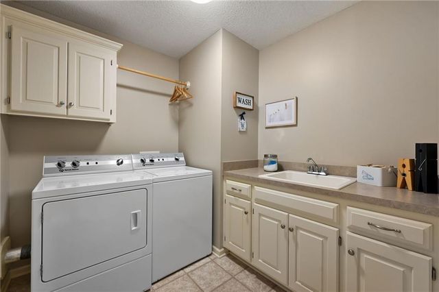 21910 W 57th Terrace, Shawnee, KS 66226