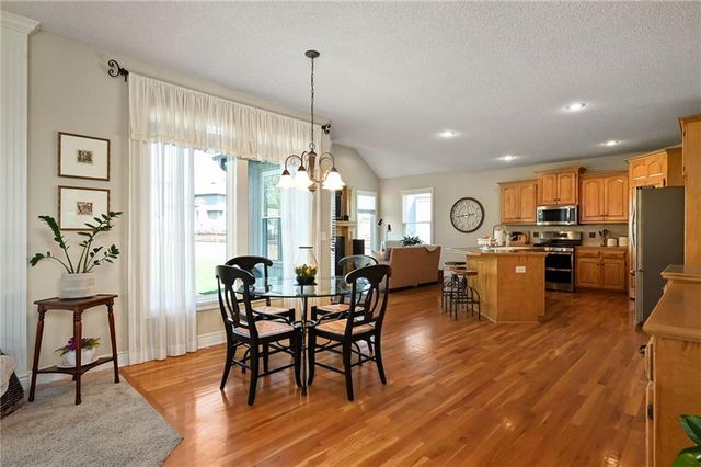 21910 W 57th Terrace, Shawnee, KS 66226