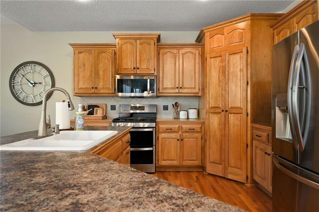 21910 W 57th Terrace, Shawnee, KS 66226
