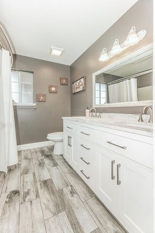 208 Kelly Avenue, Parlier, CA 93648