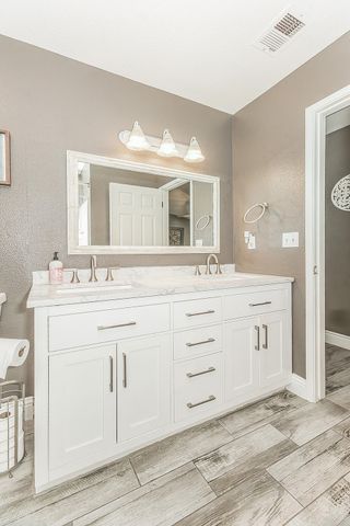 208 Kelly Avenue, Parlier, CA 93648