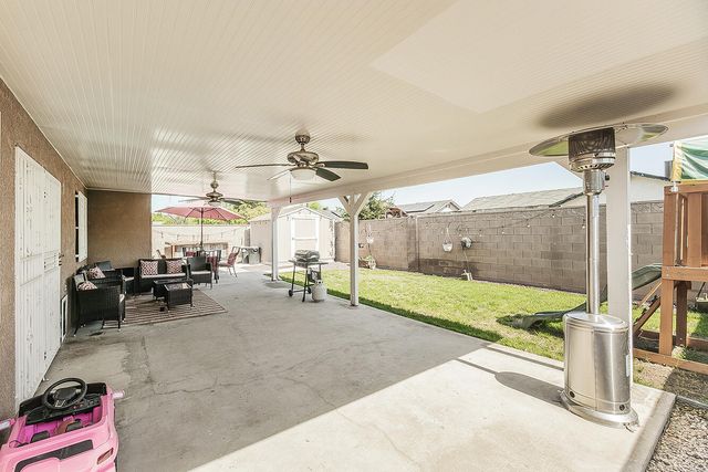 208 Kelly Avenue, Parlier, CA 93648