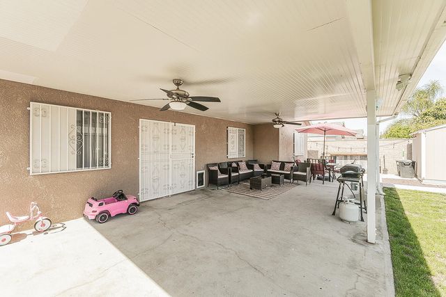 208 Kelly Avenue, Parlier, CA 93648