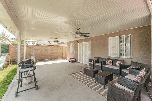 208 Kelly Avenue, Parlier, CA 93648