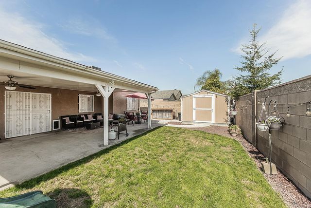 208 Kelly Avenue, Parlier, CA 93648