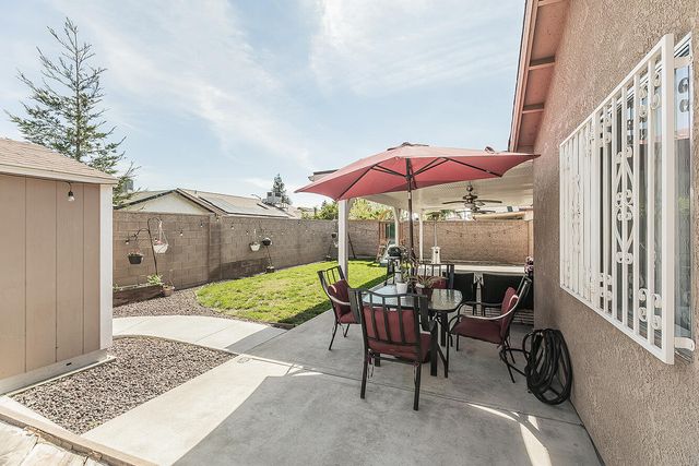 208 Kelly Avenue, Parlier, CA 93648