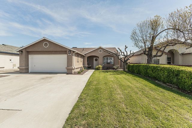 208 Kelly Avenue, Parlier, CA 93648