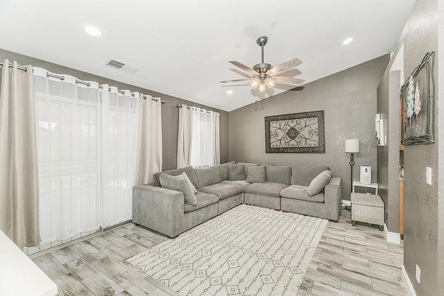 208 Kelly Avenue, Parlier, CA 93648