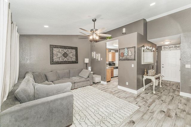 208 Kelly Avenue, Parlier, CA 93648