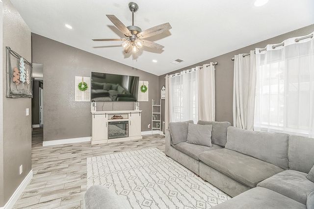 208 Kelly Avenue, Parlier, CA 93648