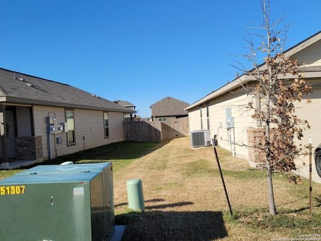10915 Airmen Dr, Converse, TX 78109