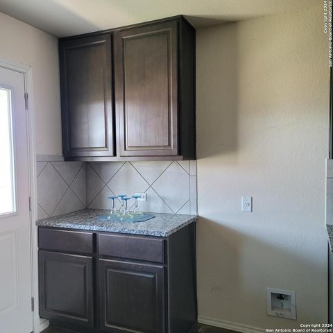 10915 Airmen Dr, Converse, TX 78109