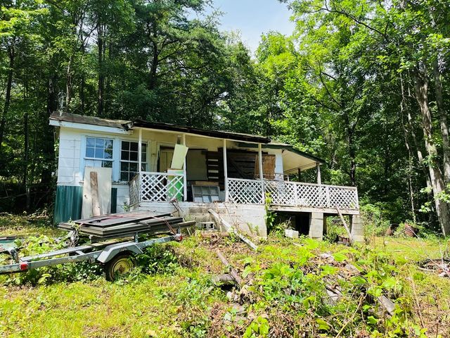 586 Pounding Mill Road, Hayesville, NC 28904