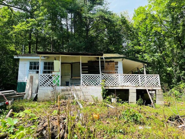 586 Pounding Mill Road, Hayesville, NC 28904