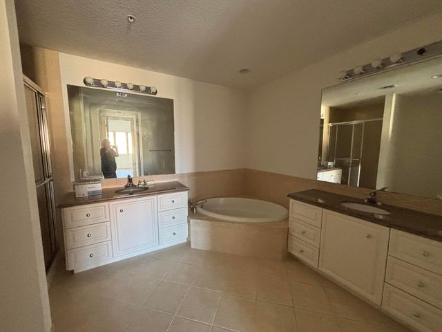 18 Harbour Isle Drive W 303, Fort Pierce, FL 34949