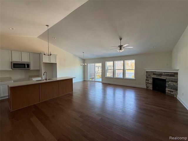 1044 Camellia Circle 45, Howell, MI 48843