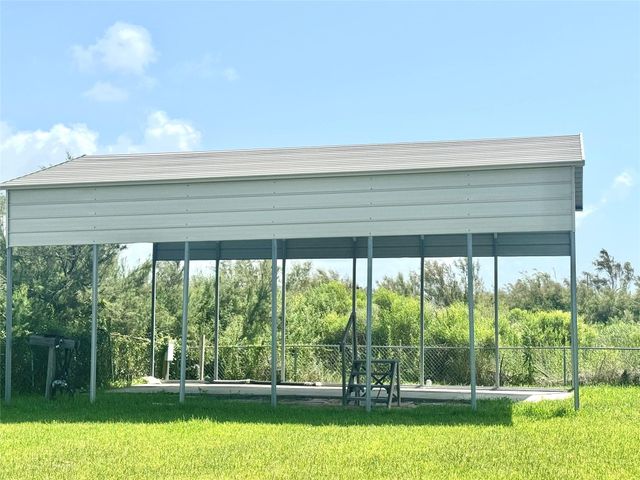 1048 Blacks Slip, Gilchrist, TX 77617