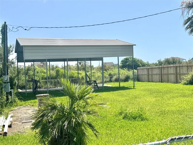 1048 Blacks Slip, Gilchrist, TX 77617