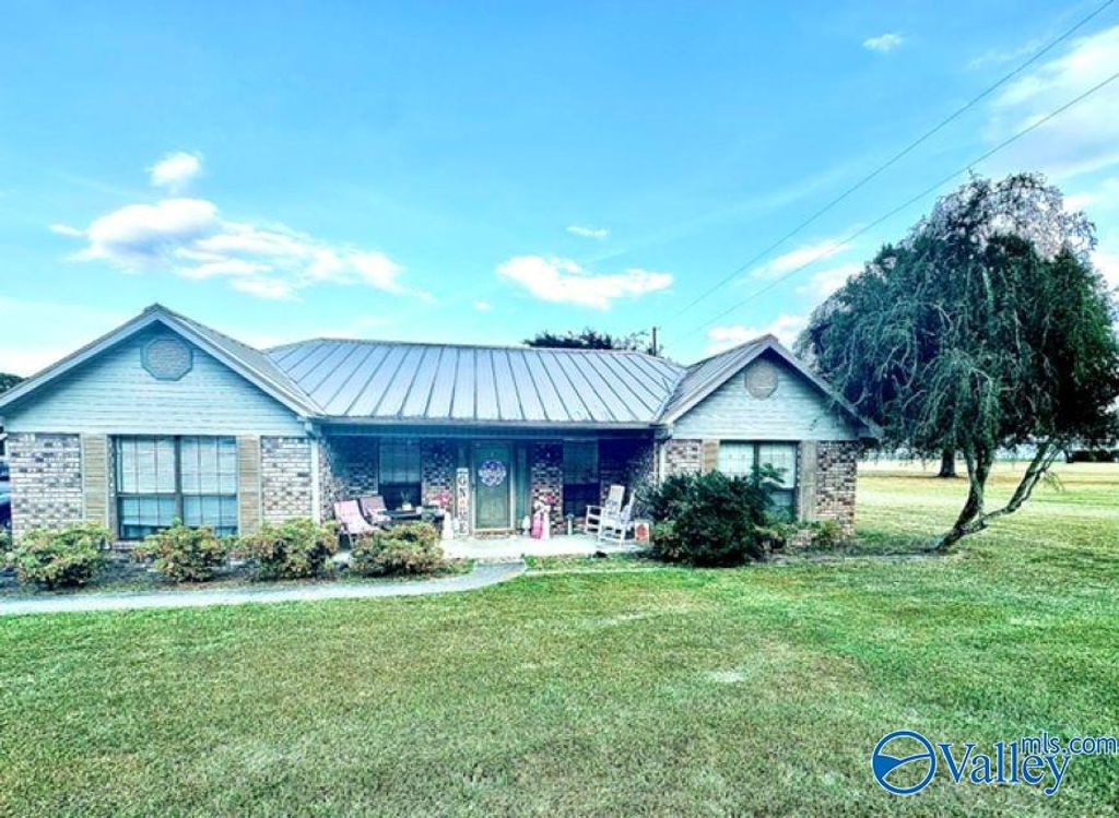 73 N North Greenway Drive, Trinity, AL 35673