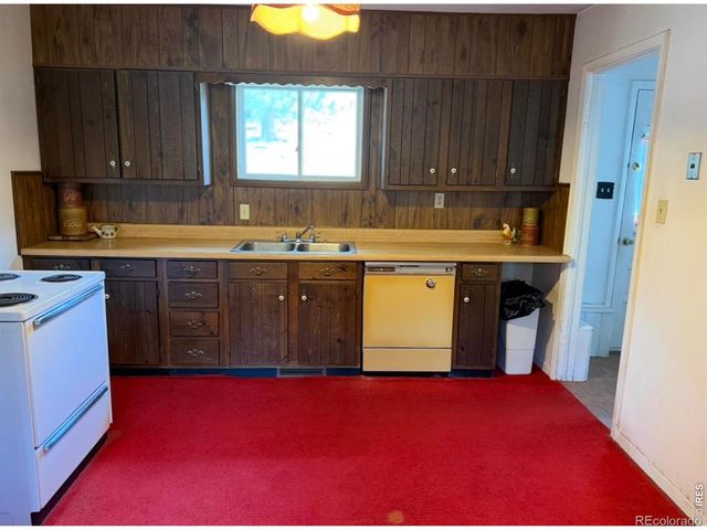 8 Estes Park Estates Drive, Lyons, CO 80540