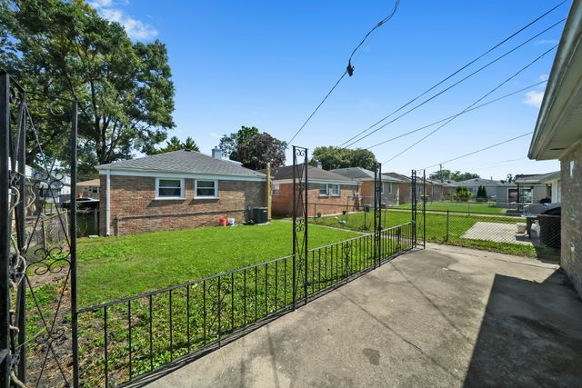 120 HYDE PARK Avenue, Bellwood, IL 60104