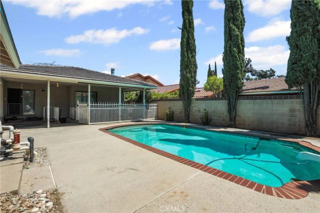 8870 Blanchard Avenue, Fontana, CA 92335