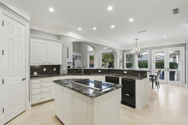 6800 Oak Hill Drive, Fort Worth, TX 76132