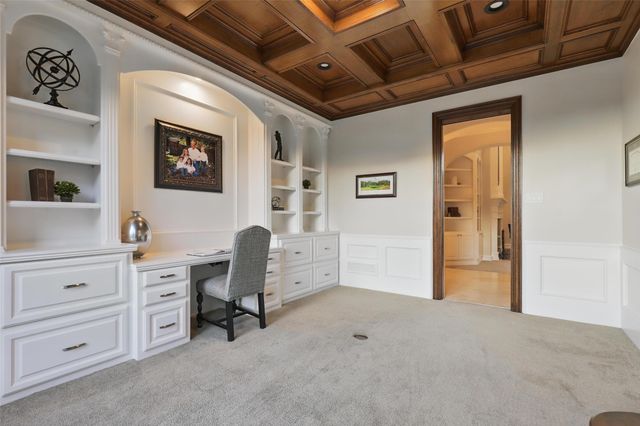 6800 Oak Hill Drive, Fort Worth, TX 76132