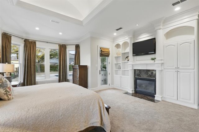 6800 Oak Hill Drive, Fort Worth, TX 76132