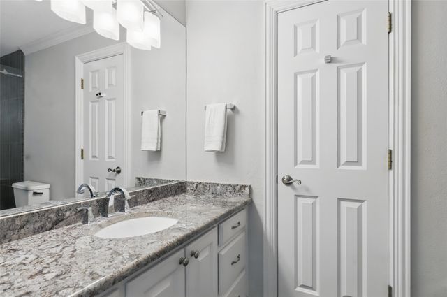 6800 Oak Hill Drive, Fort Worth, TX 76132