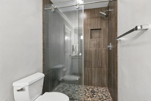 6800 Oak Hill Drive, Fort Worth, TX 76132